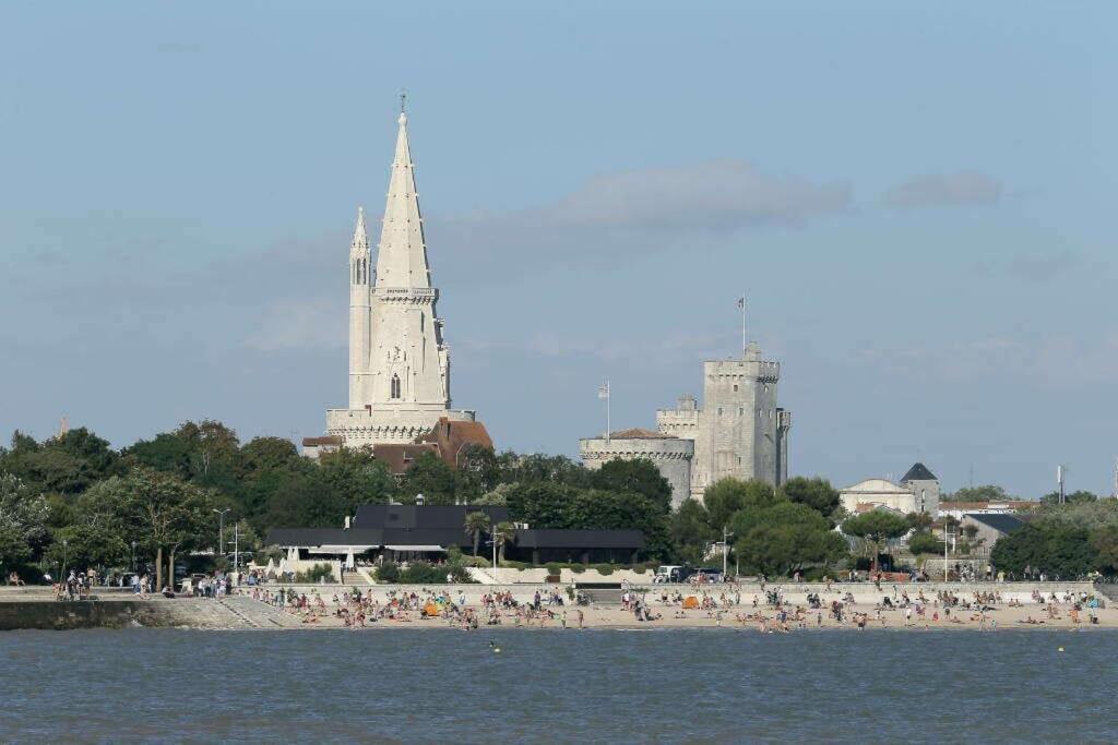 Vue Superbe Sur Tour De La Lanterne T2 Avec Terrasse Remparts 2 Apartment La Rochelle  Exterior photo